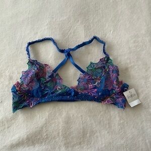 FREDERICK'S Of Hollywood Lace Lingerie Criss Cross Bra